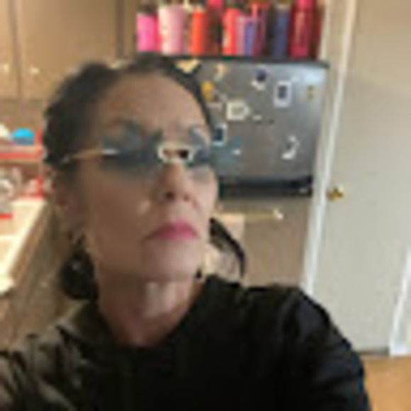 Meet your Posher, Crysse - Picture 1 of 1